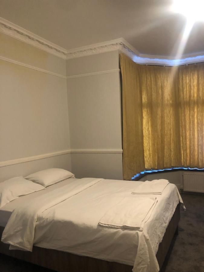 371 Guest House Ig1 4Uq Ilford Bagian luar foto